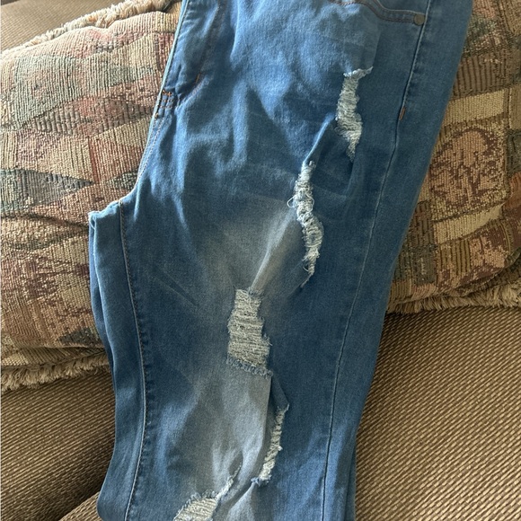 Full Figure Distressed Jeans NWOT - Picture 3 of 4